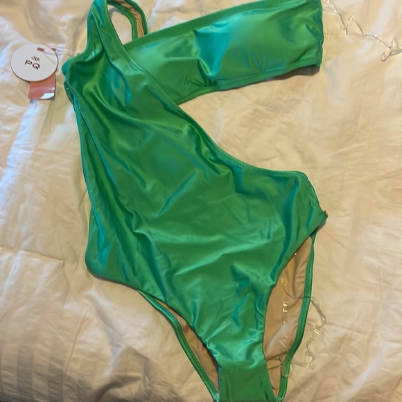 PQ swim one piece NWT - Picture 8 of 9